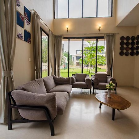 Stayvista'S Greenwoods Villa 10 - City-Center Villa With Private Pool, Terrace, Lift & Carrom Board Lonavla Zewnętrze zdjęcie