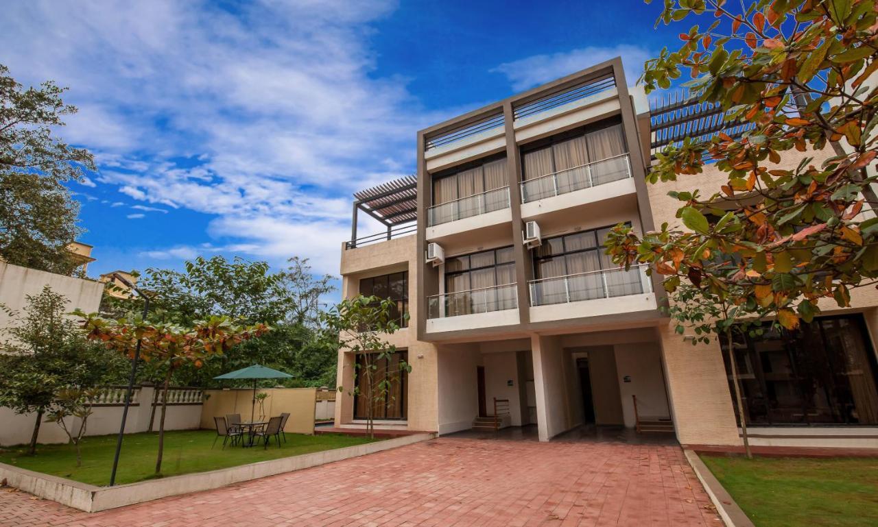 Stayvista'S Greenwoods Villa 10 - City-Center Villa With Private Pool, Terrace, Lift & Carrom Board Lonavla Zewnętrze zdjęcie